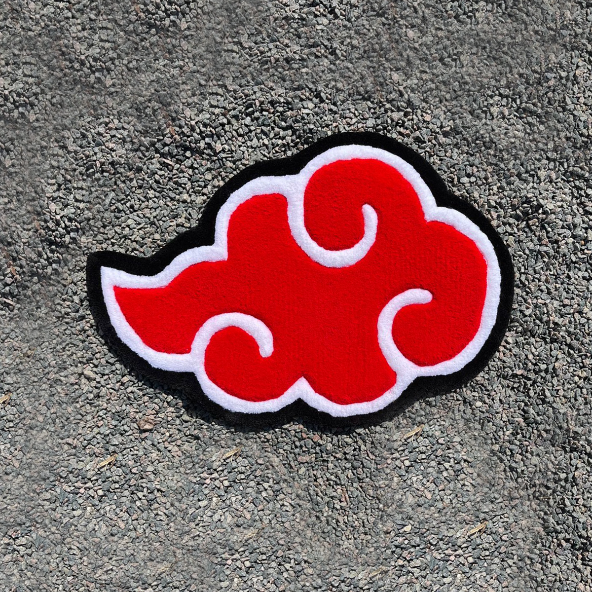 Tapis Nuage Akatsuki contour noir by DOMYRUGS