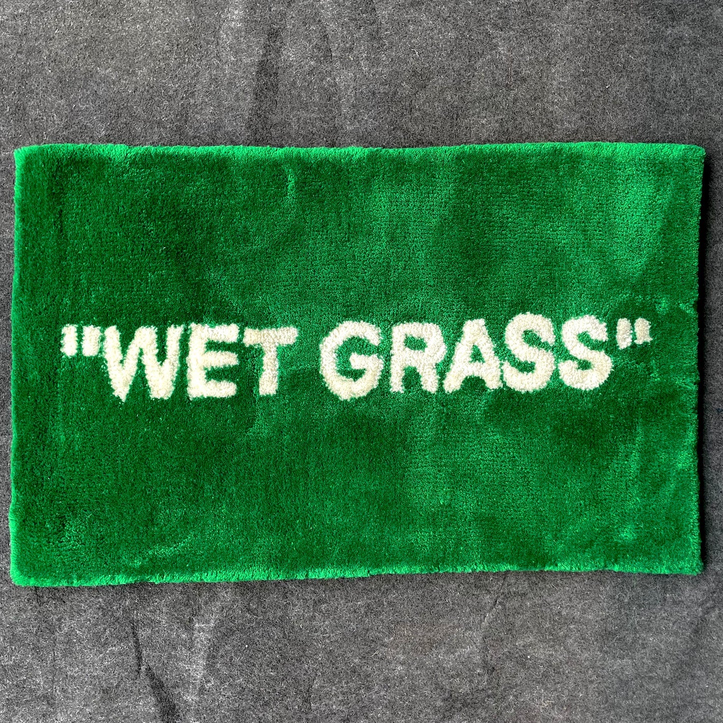 Tapis Wet Grass Pelouse by DOMYRUGS