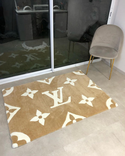 Tapis Louis V Beige et Blanc by DOMYRUGS