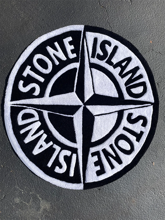 Tapis Stone Island Noir et Blanc by DOMYRUGS