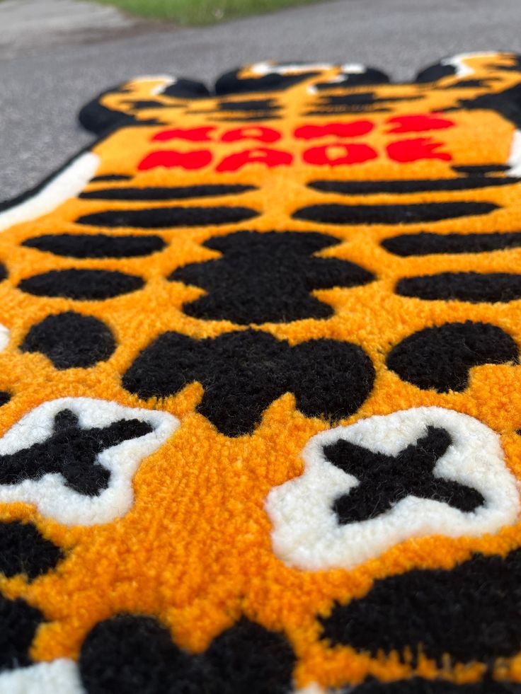 Tapis Tigre Kaws by DOMYRUGS