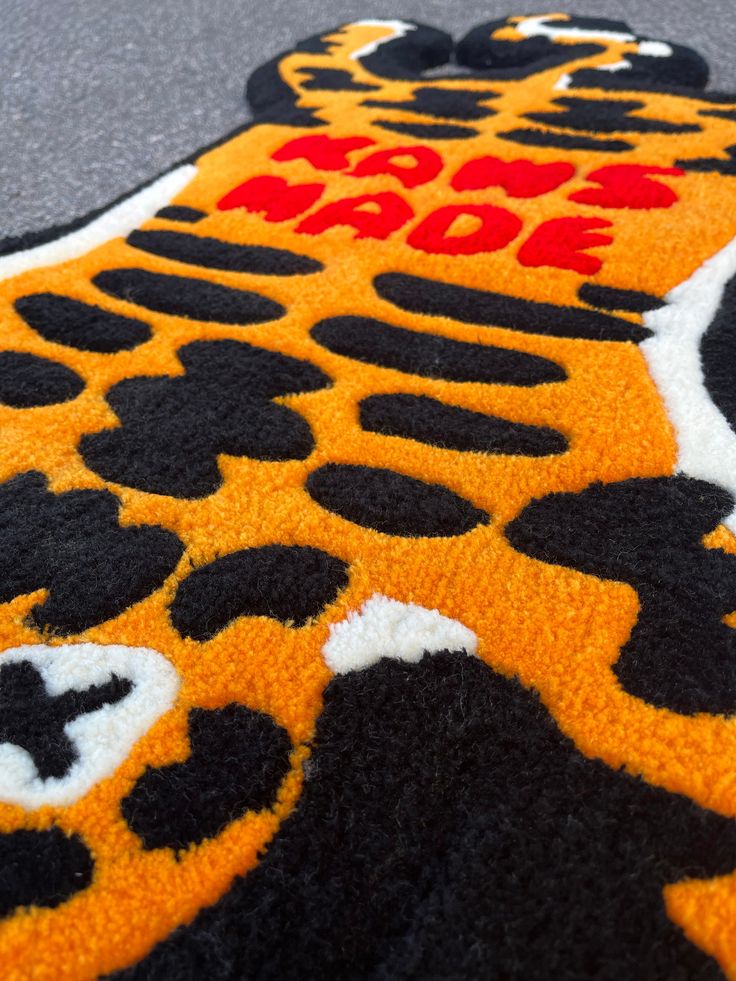 Tapis Tigre Kaws by DOMYRUGS