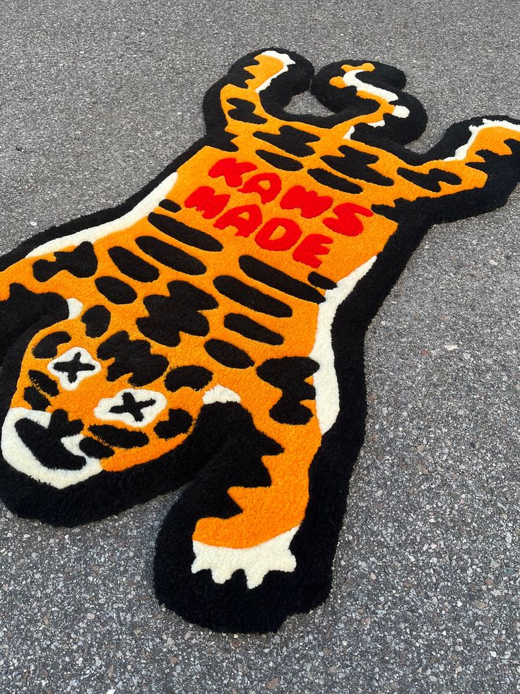 Tapis Tigre Kaws by DOMYRUGS